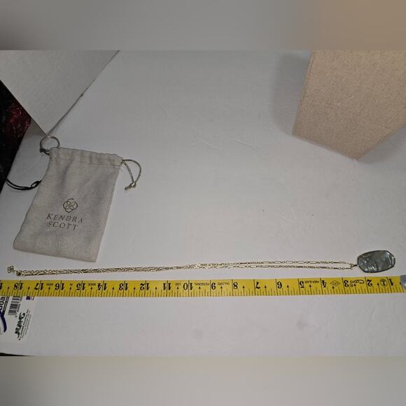 Kendra Scott Faceted Reid Necklace In Grey And Silver - Picture 4 of 5